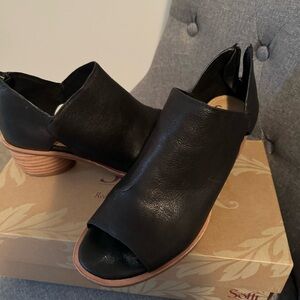 Sofft Carleigh Black - worn once; excellent condition